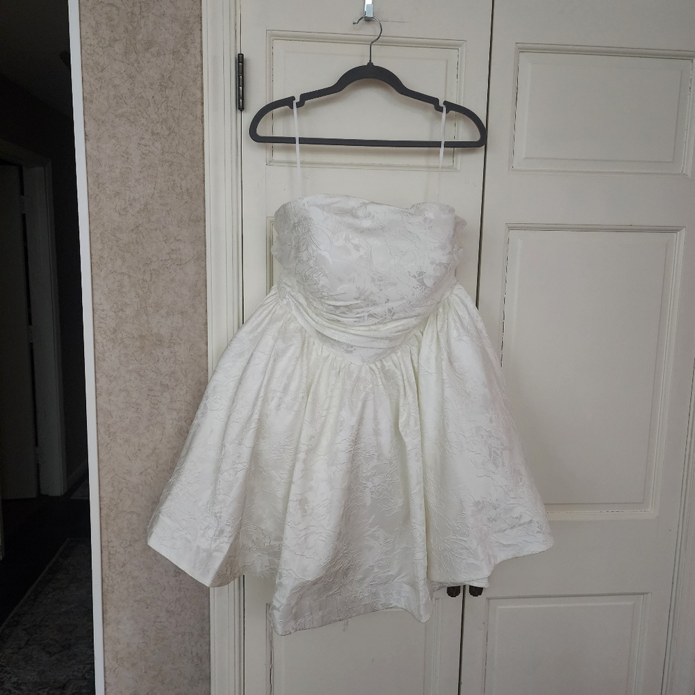 NWT.White Strapless Floral Jacquard Satin Dress. Pit To Pit 20"-22 - Picture 3 of 11
